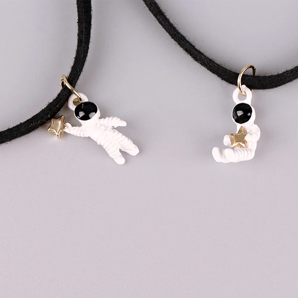 Trendy Women Creative Astronaut Pendant Necklace Cartoon Universe Spaceman Star Trinket Love Chain Necklace Party Gift
Trendy Women Creative Astronaut Pendant Necklace Cartoon Universe Spaceman Star Trinket Love Chain Necklace Party Gift