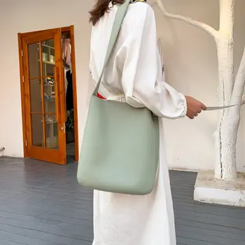 Lady Shoulder Bag Simple Solid Color Female Handbag Art Large Capacity Youth Daily Bags Wide Shoulder Strap Comfortable Green
Lady Shoulder Bag Simple Solid Color Female Handbag Art Large Capacity Youth Daily Bags Wide Shoulder Strap Comfortable Green