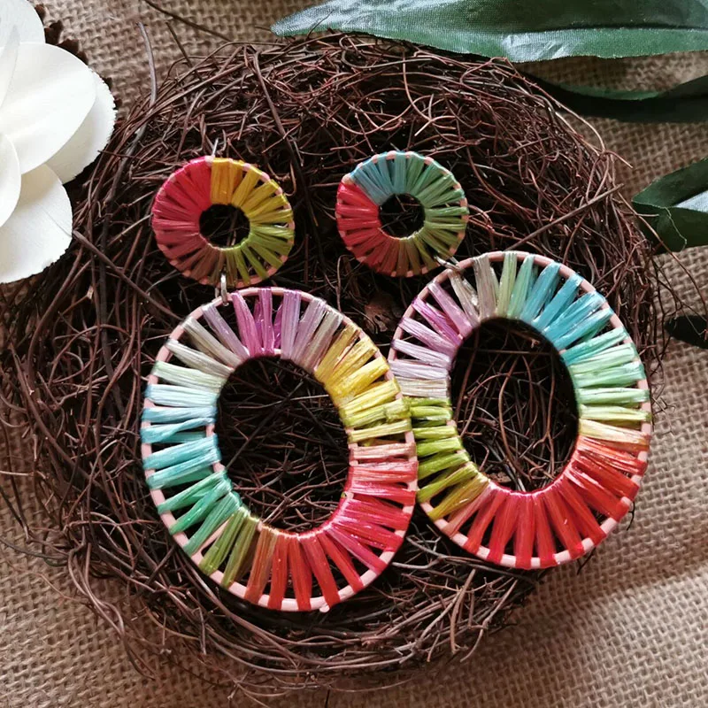 Handmade Weave Lafite Hanging Earring Jewelry with Multicolor Large Raffia Geometric Drop Dangle Earring for Women Gift
Handmade Weave Lafite Hanging Earring Jewelry with Multicolor Large Raffia Geometric Drop Dangle Earring for Women Gift