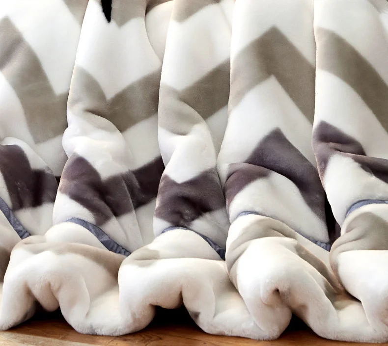 Shop Autumn and winter add thi bla and white stred blanket 1.5M 1.8M