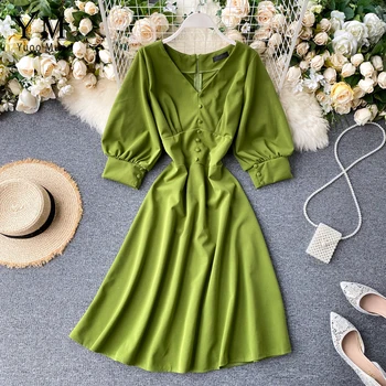 YuooMuoo Vintage Fashion A-line Dress 2020 Europe Women Elegant Buttons V-neck Midi Dress Summer Female Casual Green Party Dress 
YuooMuoo Vintage Fashion A-line Dress 2020 Europe Women Elegant Buttons V-neck Midi Dress Summer Female Casual Green Party Dress