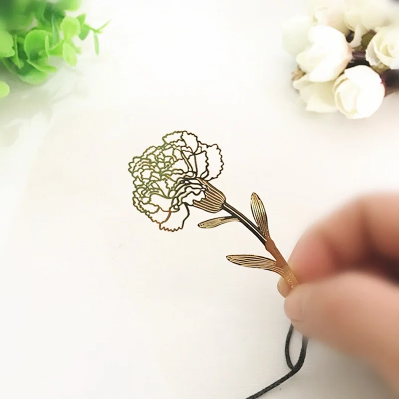 Creative Gold-plated Copper Metal Hollow Carnation Bookmark For Reading Office Supplies for hollow bookmarks for books Gift
Creative Gold-plated Copper Metal Hollow Carnation Bookmark For Reading Office Supplies for hollow bookmarks for books Gift