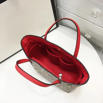 kids and adults handbag size 20*21*10cm no mi
kids and adults handbag size 20*21*10cm no mi