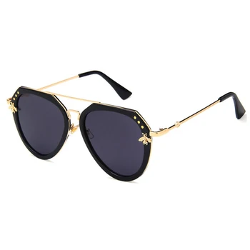 2020 New Metal Oversized Sunglasses Women Frame Bee Ladies Vintage Square Luxury Brand Designer Sunglasses Retro Sun Glasses 
2020 New Metal Oversized Sunglasses Women Frame Bee Ladies Vintage Square Luxury Brand Designer Sunglasses Retro Sun Glasses