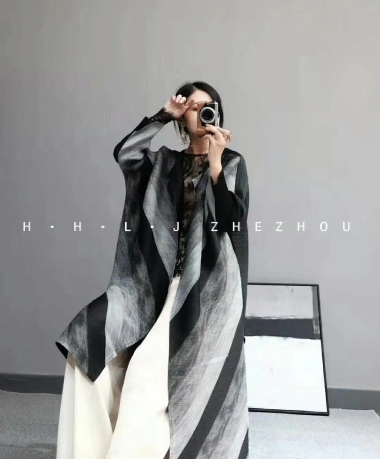 HOT SELLING Fold three quarter o-neck trench coat single button stripe long windbreaker IN STOCK
HOT SELLING Fold three quarter o-neck trench coat single button stripe long windbreaker IN STOCK