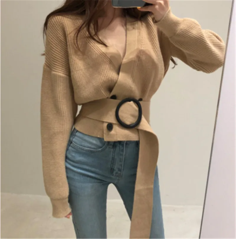 RUGOD Women Knitted Cardigans with Belt Sexy V-neck Puff Sleeve Female Sweater Elegant Chic Solid Color Woman Knit Outfit
RUGOD Women Knitted Cardigans with Belt Sexy V-neck Puff Sleeve Female Sweater Elegant Chic Solid Color Woman Knit Outfit