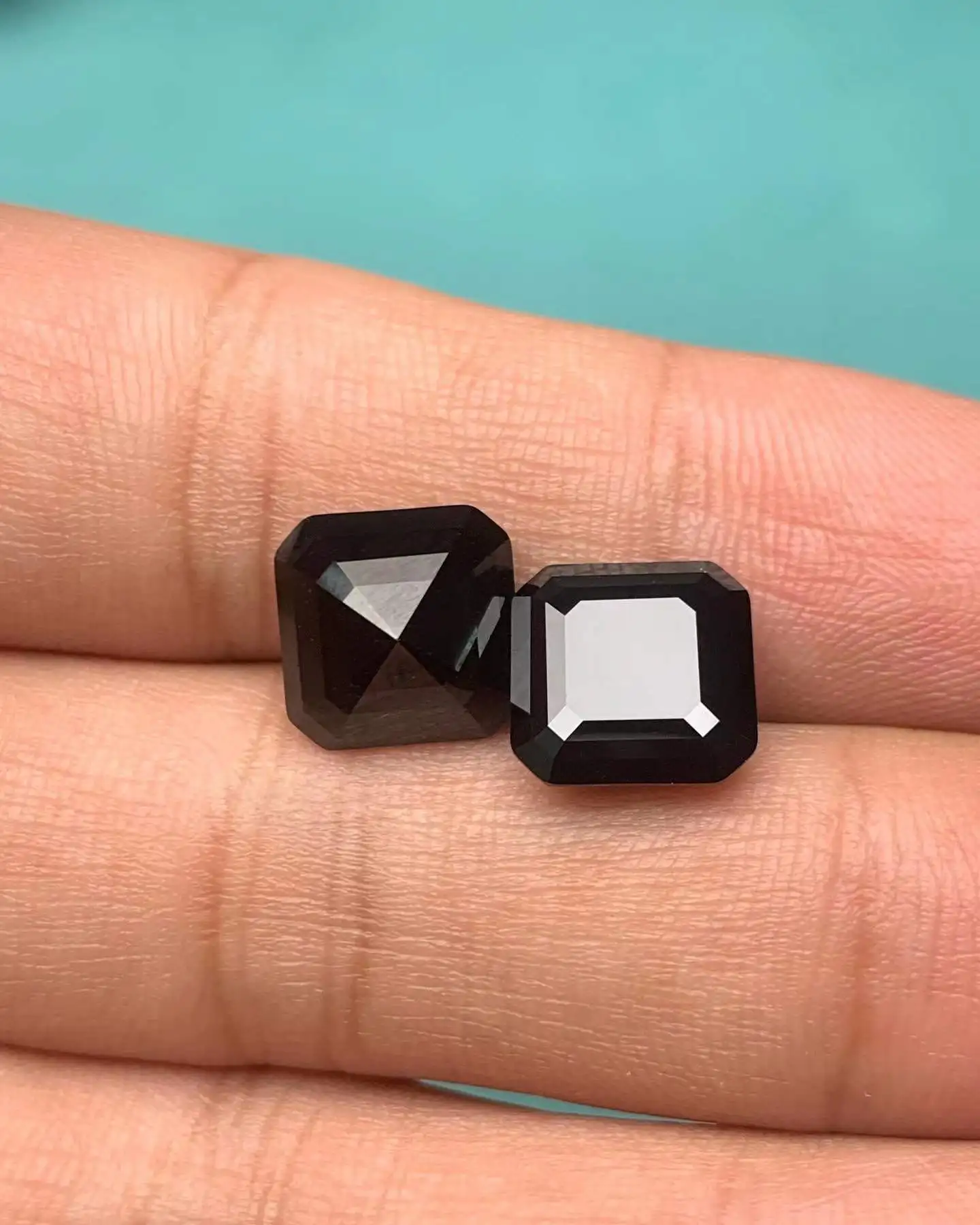 Пирмиана, рассыпчатый драгоценный камень, огранка в сборе, 10x10 мм, натуральная черная шпинель для изготовления ювелирных изделий своими руками
Пирмиана, рассыпчатый драгоценный камень, огранка в сборе, 10x10 мм, натуральная черная шпинель для изготовления ювелирных изделий своими руками