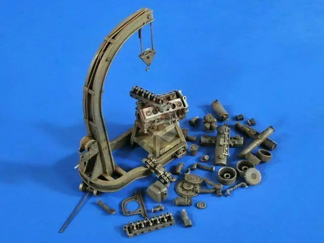 1:35 scale war scene model Panzerwerk Workshop Engine Hoist with Tiger I Tank is not assembled and colored |