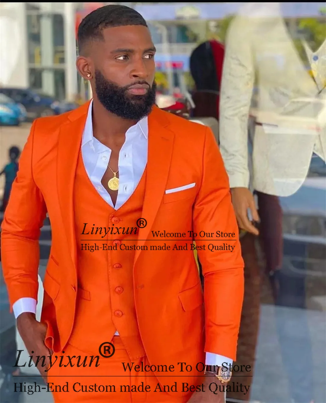 Модные ярко-оранжевые бриллиантовые смокинги с лацканами для жениха облегающие мужские блейзеры для выпусквечерние вечера из 3 предметов Terno Masculino 
Модные ярко-оранжевые бриллиантовые смокинги с лацканами для жениха облегающие мужские блейзеры для выпусквечерние вечера из 3 предметов Terno Masculino