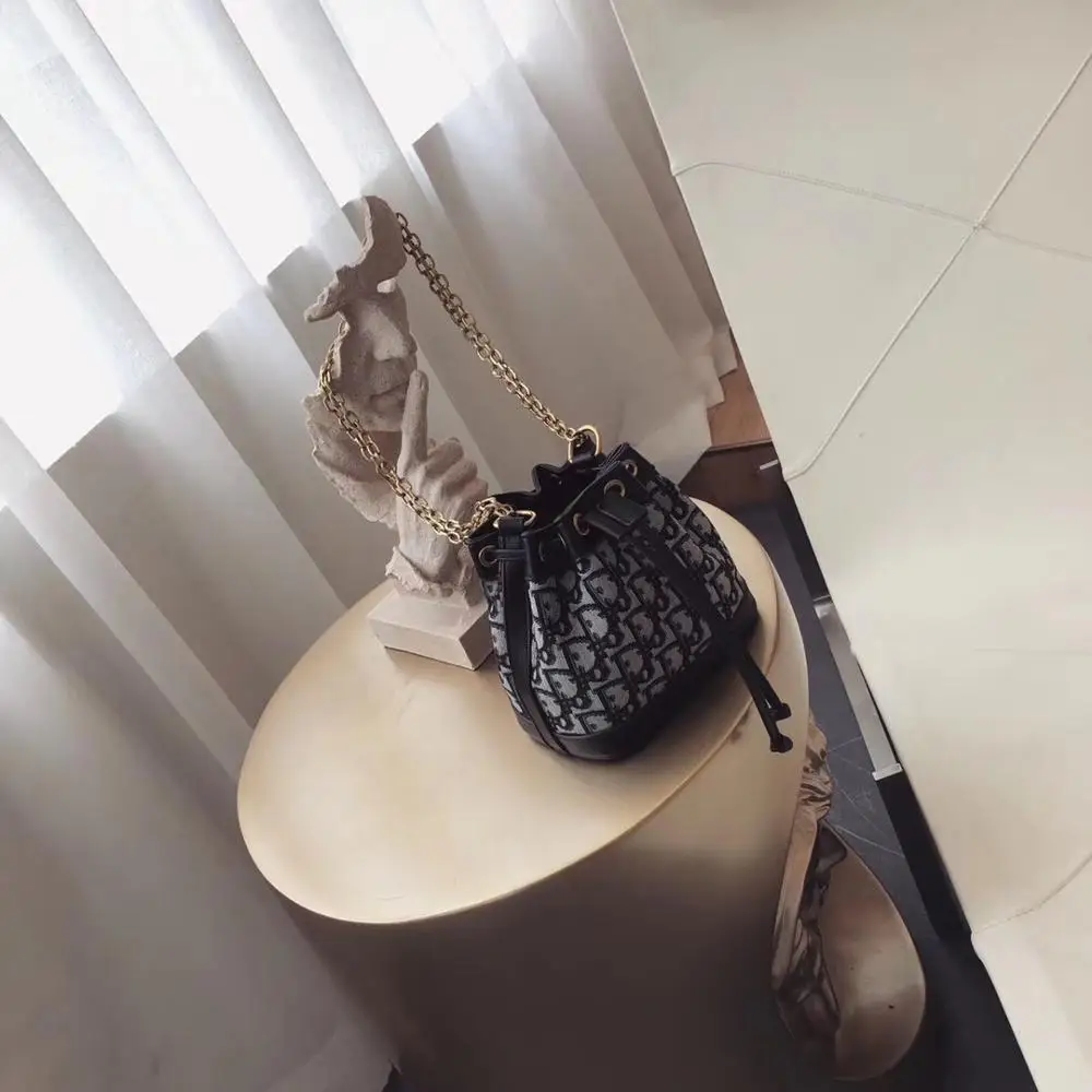 Women Bag 2019 Single Shoulder Crossbody Bag Handbag Messenger Bags for Women Samll Fashion Zipper Buckler Bag Women 
Women Bag 2019 Single Shoulder Crossbody Bag Handbag Messenger Bags for Women Samll Fashion Zipper Buckler Bag Women