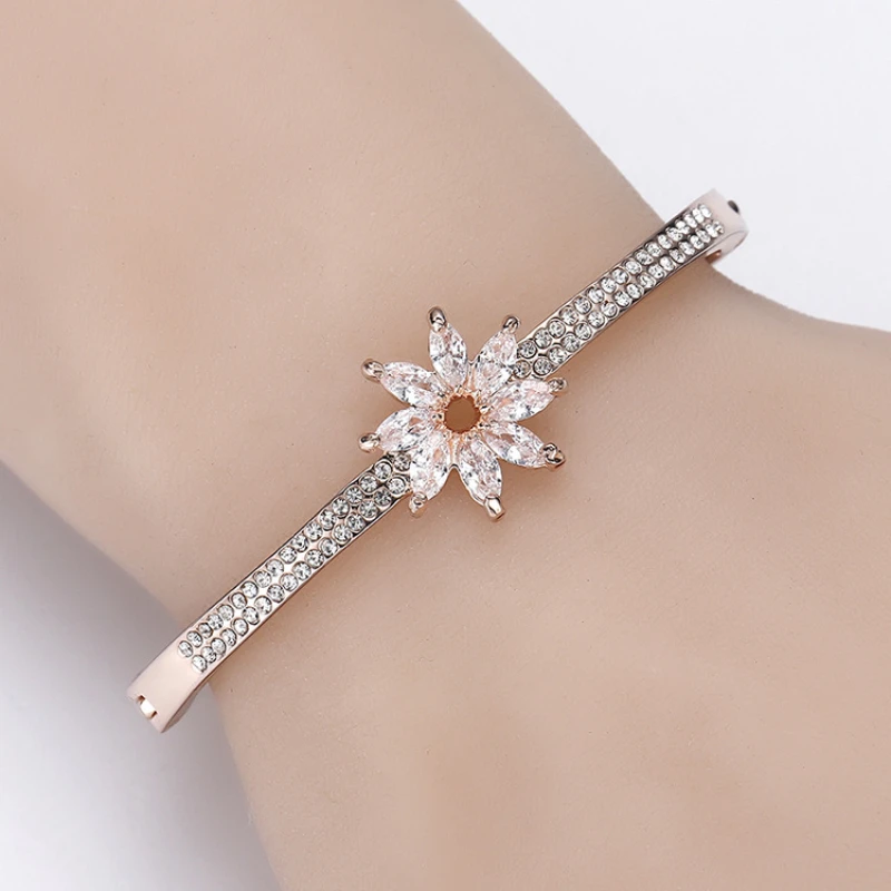 Новый Цветочный браслет винтажный женский корейский дизайн микро-инкрустированный цирконием ювелирные изделия для рук
Новый Цветочный браслет винтажный женский корейский дизайн микро-инкрустированный цирконием ювелирные изделия для рук