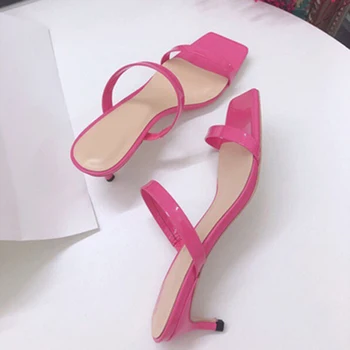 2020 spring and autumn new suede metal head middle heel work shoes pointed thin heel high heels simple single shoes female black
2020 spring and autumn new suede metal head middle heel work shoes pointed thin heel high heels simple single shoes female black