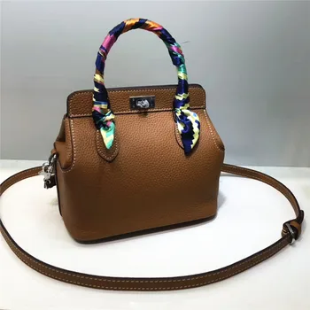 2020 new fashion milk box bun top layer cowhide and litchi pattern portable single shoulder straddle bag
2020 new fashion milk box bun top layer cowhide and litchi pattern portable single shoulder straddle bag