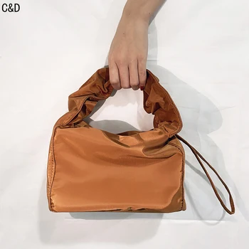 Nylon luxury Handbag Vintage Waterproof Ladies Totes Bags For Women 2020 New Clouds Dumpling Hand Bag Female Purse Evening Bag
Nylon luxury Handbag Vintage Waterproof Ladies Totes Bags For Women 2020 New Clouds Dumpling Hand Bag Female Purse Evening Bag