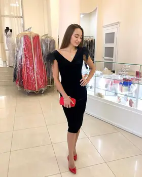 Black Tea Length Cocktail Dress Feathers Sexy Deep V Neck Women Short Formal Prom Dresses Plus Size Special Occasion Party Gowns
Black Tea Length Cocktail Dress Feathers Sexy Deep V Neck Women Short Formal Prom Dresses Plus Size Special Occasion Party Gowns