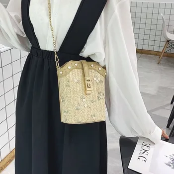 2020 new women's shoulder bag Korean version of the lace chain fashion casual messenger bag ladies
2020 new women's shoulder bag Korean version of the lace chain fashion casual messenger bag ladies