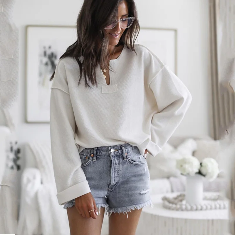 Autumn and Winter 2020 Leisure Knitted Sweater Women's V-Neck Long Sleeve Pullover Loose Solid Color Top Women's Sweater Street
Autumn and Winter 2020 Leisure Knitted Sweater Women's V-Neck Long Sleeve Pullover Loose Solid Color Top Women's Sweater Street