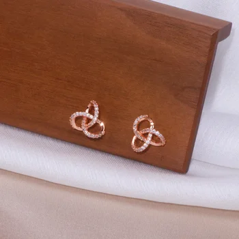 Classic Simple Triangle Shape Geometric Cubic Zircon Stud Earrings Rose Gold Color Female Crystal Earrings Charm Fashion Jewelry 
Classic Simple Triangle Shape Geometric Cubic Zircon Stud Earrings Rose Gold Color Female Crystal Earrings Charm Fashion Jewelry