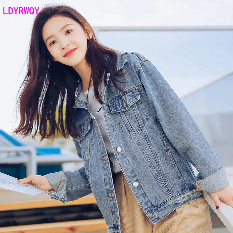 2018 autumn new women's Korean version of the lapel single-breasted hole versatile large size loose student tide denim jacket
2018 autumn new women's Korean version of the lapel single-breasted hole versatile large size loose student tide denim jacket