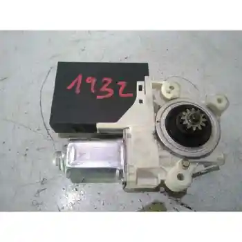 30737675 WINDOW MOTOR FRONT LEFT VOLVO V50 FAMILY 
30737675 WINDOW MOTOR FRONT LEFT VOLVO V50 FAMILY