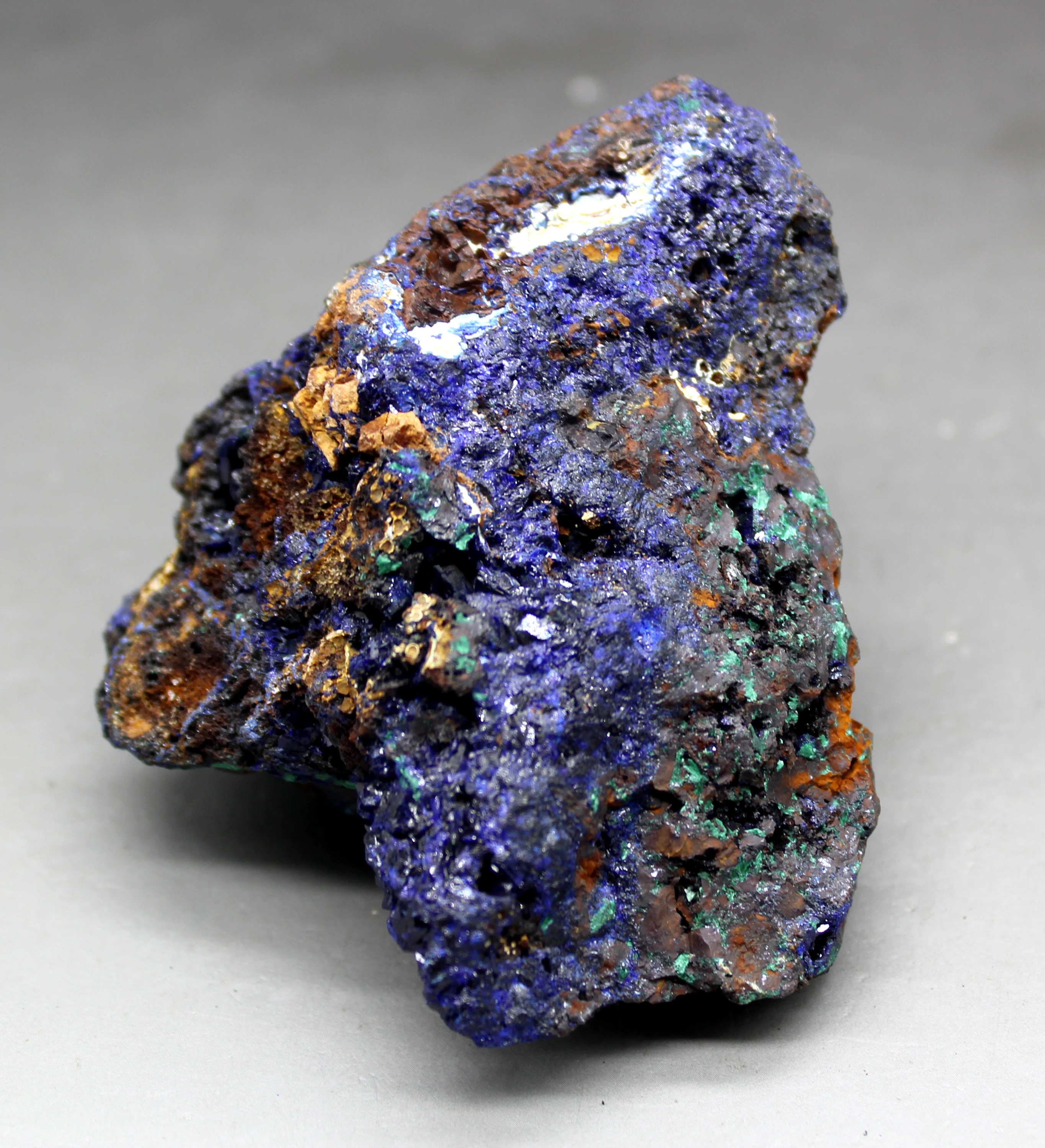 240g Natural azurite and malachite symbiotic mineral crystal specimens Stones and crystals from China 
240g Natural azurite and malachite symbiotic mineral crystal specimens Stones and crystals from China
