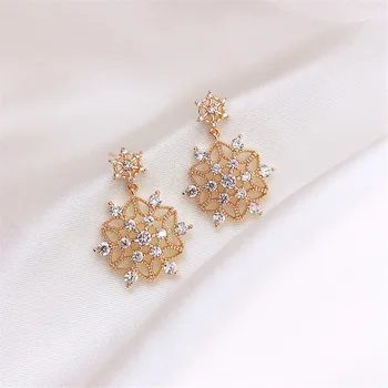 Classic Luxury Zircon Crystal Petal Pendant Earrings Woman Fashion Personality Korean Earrings Gift for Girls 2019 New Jewelry
Classic Luxury Zircon Crystal Petal Pendant Earrings Woman Fashion Personality Korean Earrings Gift for Girls 2019 New Jewelry