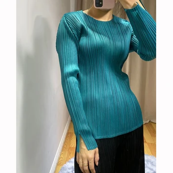 MIYAKE fold Basic Pleated Top cuff split design slim round neck base shirt T-shirt Top free shipping 
MIYAKE fold Basic Pleated Top cuff split design slim round neck base shirt T-shirt Top free shipping