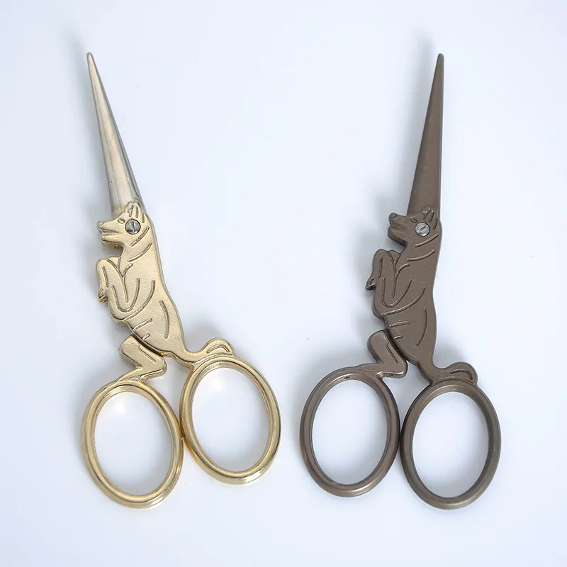 

ZOYOONE 1Pcs Vintage Dog-Shaped 12 Zodiac Shaped Titanium-Plated Durable Retro Embroidered Scissors Mini Tailor Scissors Tools E