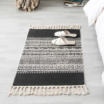 European classical ethnic wind cotton and linen carpet retro plain tapestry hand-woven tassel carpet study bedroom sofa cushion
European classical ethnic wind cotton and linen carpet retro plain tapestry hand-woven tassel carpet study bedroom sofa cushion