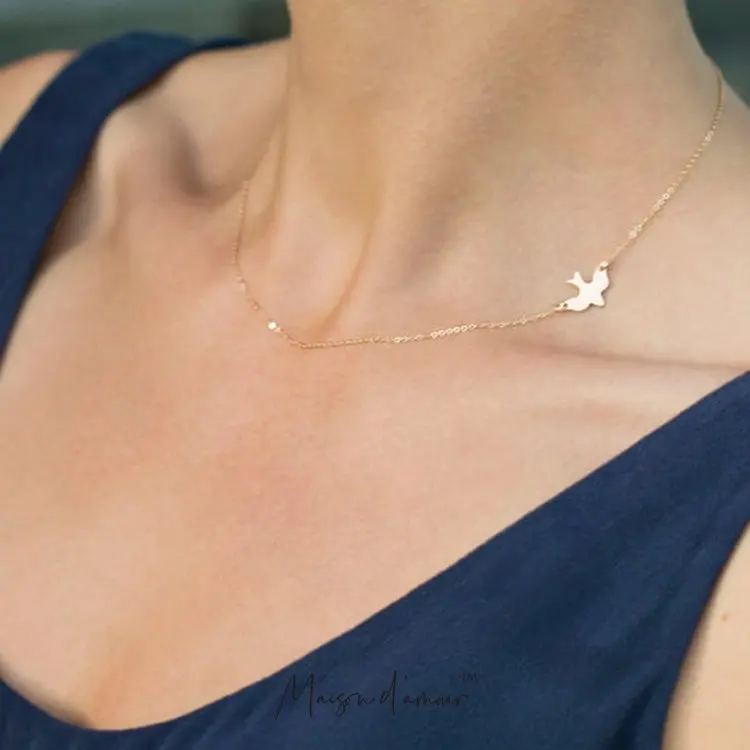 Фото Fashion Simple Tiny Peace Bird Dove Flying Chain Necklace Cute Chicks Swallow Baby For Women Girl Animal Jewelry | Украшения и