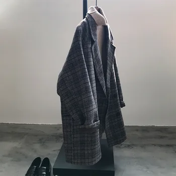 New Autumn Winter Vintage Plaid Female Overcoat Turn Down Collar Medium-long Loose Suits Jacket Long Sleeve Women Woolen Outwear
New Autumn Winter Vintage Plaid Female Overcoat Turn Down Collar Medium-long Loose Suits Jacket Long Sleeve Women Woolen Outwear