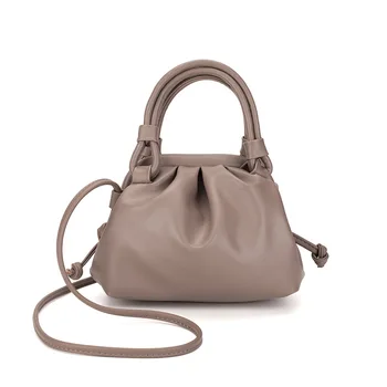 Fashion Women's Bag New 2020 Autumn and Winter Women's Cloud Bag Atmosphere Shoulder Portable Messenger Bag 
Fashion Women's Bag New 2020 Autumn and Winter Women's Cloud Bag Atmosphere Shoulder Portable Messenger Bag