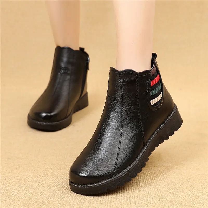 Mother cotton shoes winter plus velvet flat non-slip women's shoes middle-aged short boots waterproof women ankle snow boots
Mother cotton shoes winter plus velvet flat non-slip women's shoes middle-aged short boots waterproof women ankle snow boots
