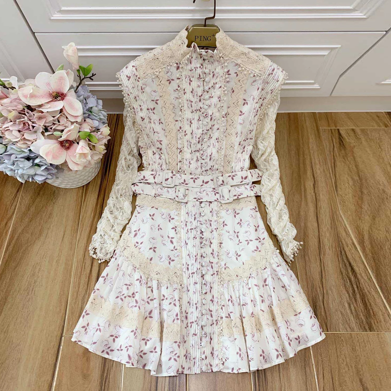 Red RoosaRosee Runway Designer Women Flower Print Stand Collar Long Sleeve Dresses Autumn Spring Lady Elegant Vacation Vestidos
Red RoosaRosee Runway Designer Women Flower Print Stand Collar Long Sleeve Dresses Autumn Spring Lady Elegant Vacation Vestidos