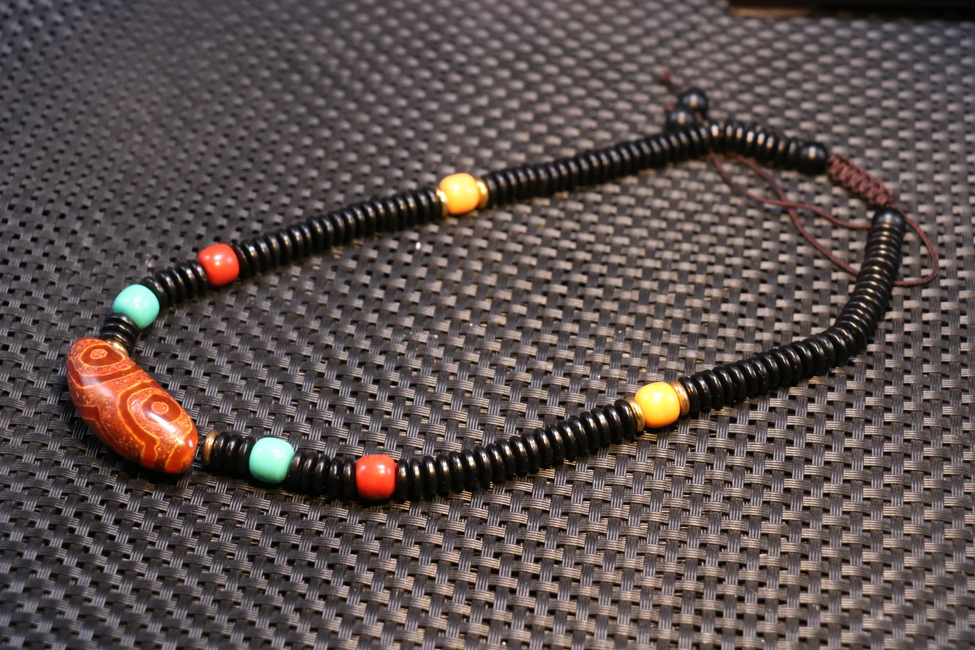 Treasure Unique Energy Tibetan Red Agate 3 Eye Horn Shape dZi Bead Adjustable Necklace Pendant Amulet Timestown UPD21103A
Treasure Unique Energy Tibetan Red Agate 3 Eye Horn Shape dZi Bead Adjustable Necklace Pendant Amulet Timestown UPD21103A