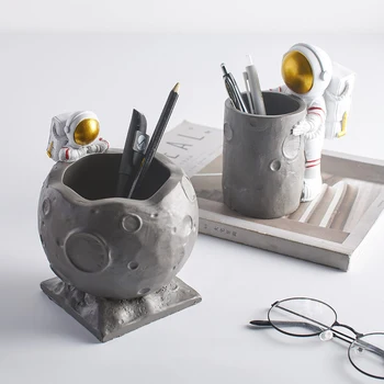 Nordic Figurine Astronaut Ornament Table Crafts Pen Holder Ornament Decor Crafts Figurines Micro Landscape Home Decoration Gifts
Nordic Figurine Astronaut Ornament Table Crafts Pen Holder Ornament Decor Crafts Figurines Micro Landscape Home Decoration Gifts