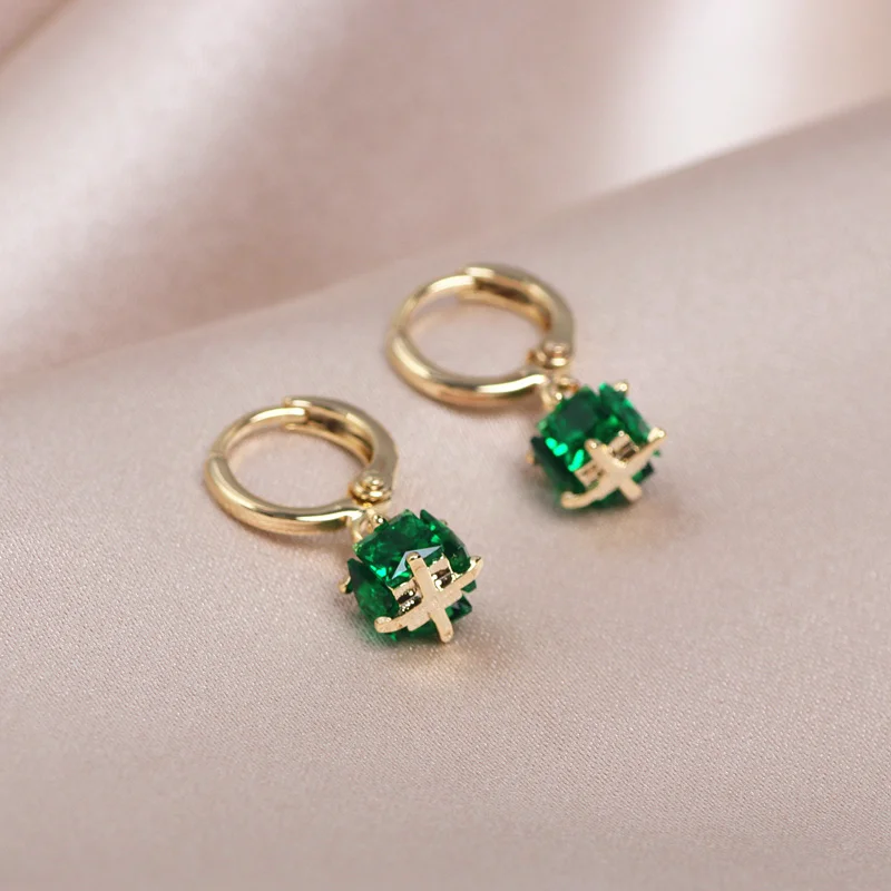 New Design Charm Small Round Circle Hoop Earrings For Women Vintage Green Cubic Zirconia Crystal Stone Earrings Female Jewelry
New Design Charm Small Round Circle Hoop Earrings For Women Vintage Green Cubic Zirconia Crystal Stone Earrings Female Jewelry