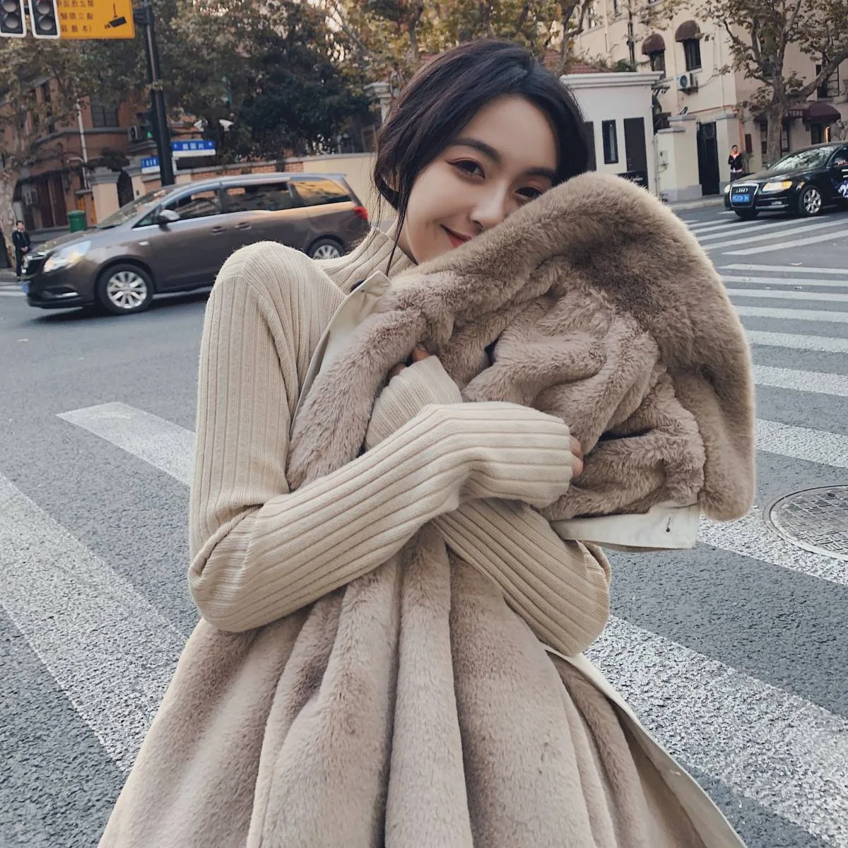 Photo Shoot CHIC Elegant Ol Kaki Mid-length Fold-down Collar Waist Hugging Lace-up Imitation Rabbit Fur Liner Pike Workwear Cott
Photo Shoot CHIC Elegant Ol Kaki Mid-length Fold-down Collar Waist Hugging Lace-up Imitation Rabbit Fur Liner Pike Workwear Cott