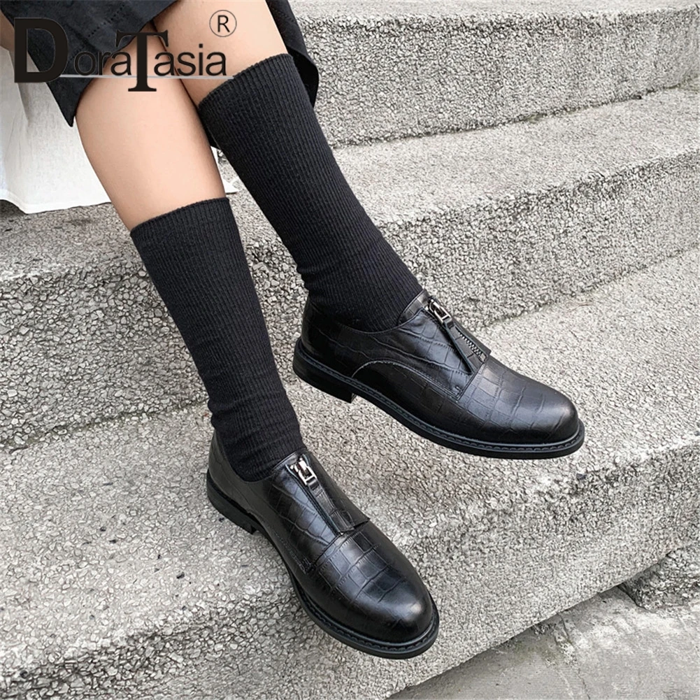 DORATASIA New 33-40 Ladies Genuine Leather Pumps 2020 Casual Office Pumps Women Fashion Chunky Heels Zip Shoes Woman
DORATASIA New 33-40 Ladies Genuine Leather Pumps 2020 Casual Office Pumps Women Fashion Chunky Heels Zip Shoes Woman