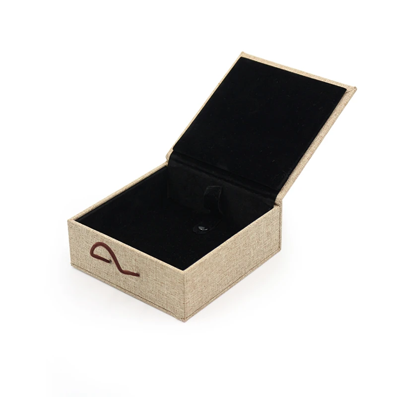 Vintage Linen Drawstring Buckle Wooden Jewelry Boxes Ring Pendant Bracelet Long Chain Packaging Box Built-in Plush Card Slot
Vintage Linen Drawstring Buckle Wooden Jewelry Boxes Ring Pendant Bracelet Long Chain Packaging Box Built-in Plush Card Slot