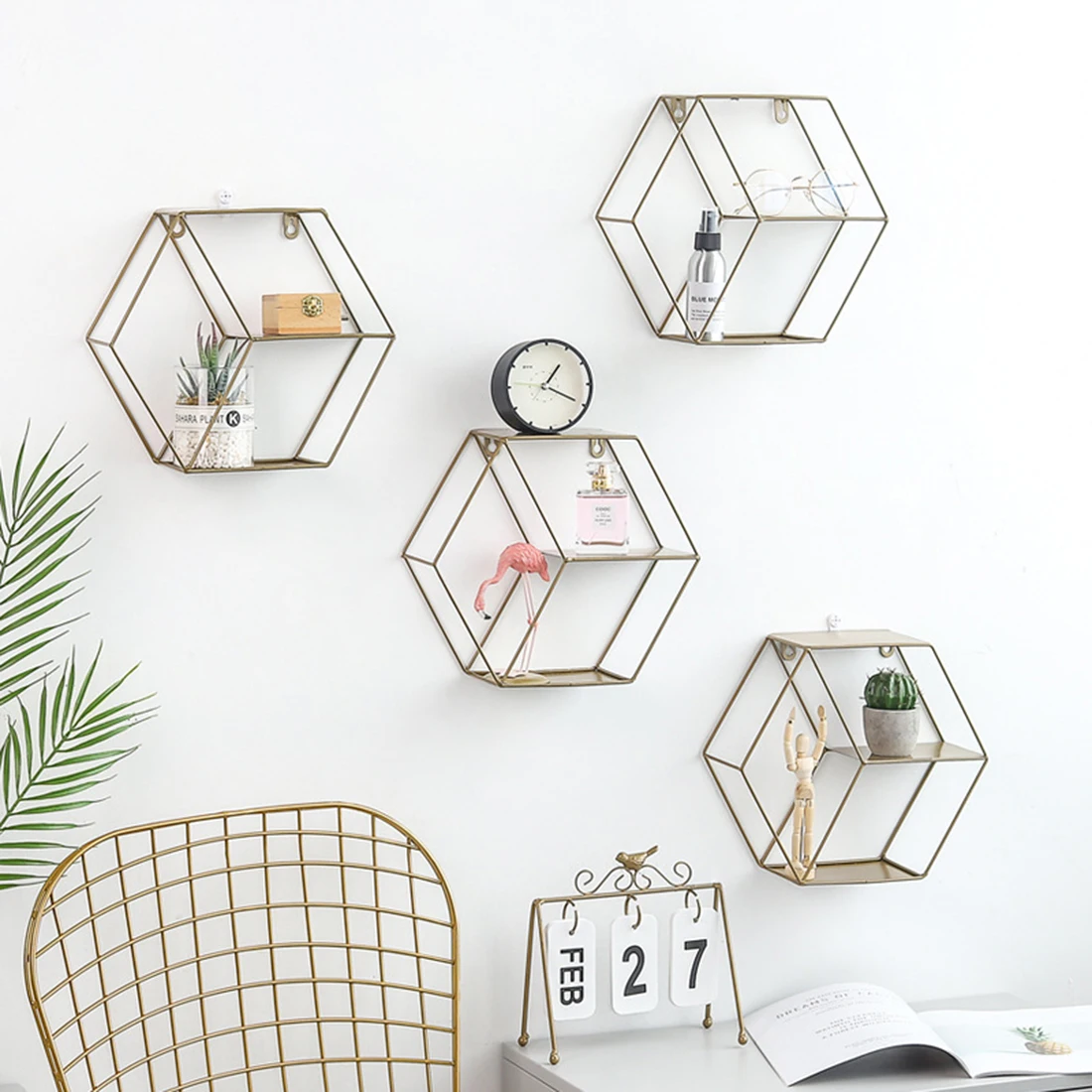 Hexagonal Geometric Iron Grid Wall Shelf Wall-Mounted Metal Rack Hanging Display Shelf Floating Storage Rack - Golden
Hexagonal Geometric Iron Grid Wall Shelf Wall-Mounted Metal Rack Hanging Display Shelf Floating Storage Rack - Golden