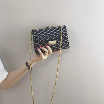 Small square bag female autumn new ins wind wild one-shoulder dog tooth pattern chain bag simple and fashionable diagonal bag
Small square bag female autumn new ins wind wild one-shoulder dog tooth pattern chain bag simple and fashionable diagonal bag