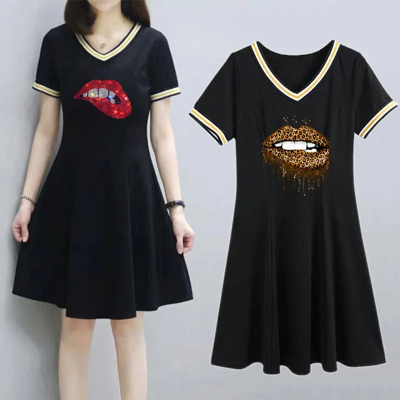 Women Summer Dress 2020 Short Sleeve Sweet Vogue Lips Printing Midi Dresses V Neck Casual Black Party Clothes Vestidos Robe
Women Summer Dress 2020 Short Sleeve Sweet Vogue Lips Printing Midi Dresses V Neck Casual Black Party Clothes Vestidos Robe