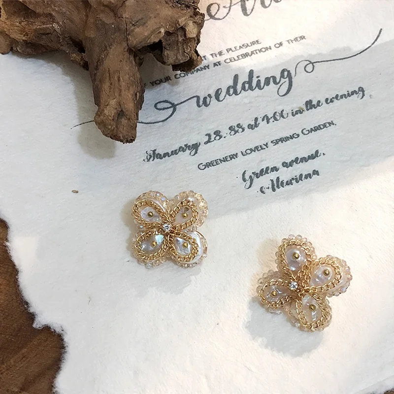 MENGJIQIAO Korean TV Star Vintage Handmade Freshwater Pearl Flower Stud Earrings For Women Metal Line Wedding Jewelry Oorbellen
MENGJIQIAO Korean TV Star Vintage Handmade Freshwater Pearl Flower Stud Earrings For Women Metal Line Wedding Jewelry Oorbellen