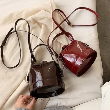 Famous Design Handheld Small Bag Women 2020 New Fashion Patent Shoulder Messenger Bag Simple Joker Bucket Bag
Famous Design Handheld Small Bag Women 2020 New Fashion Patent Shoulder Messenger Bag Simple Joker Bucket Bag
