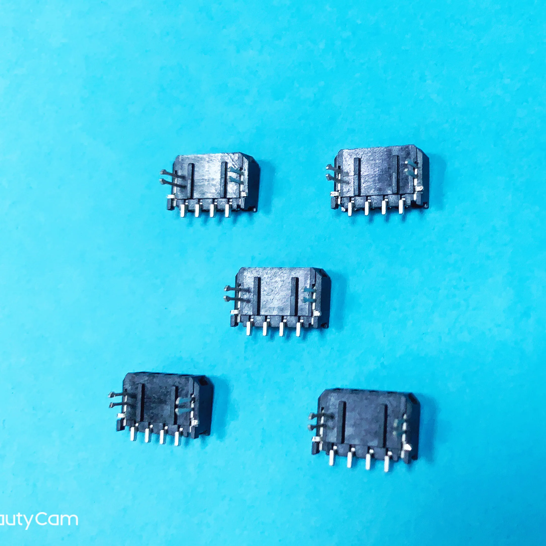 Micro-Fit 3.0 Right-Angle Header, 3.00mm Pitch, Single Row, 4 Circuits, with PCB Press-fit Metal Retention Clip 43650-0409
Micro-Fit 3.0 Right-Angle Header, 3.00mm Pitch, Single Row, 4 Circuits, with PCB Press-fit Metal Retention Clip 43650-0409