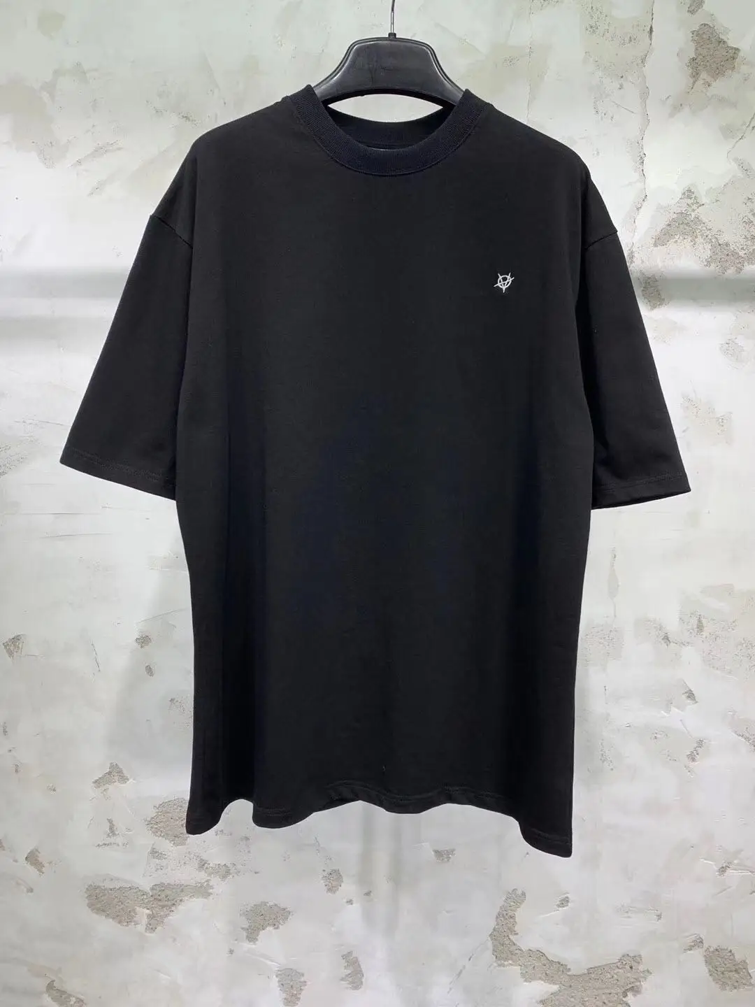 2020ss Summer Best Quality 1:1 An-ti War Symbols Printed Women Men T shirts tees Hiphop Oversized Men Casual Cotton T shirt 
2020ss Summer Best Quality 1:1 An-ti War Symbols Printed Women Men T shirts tees Hiphop Oversized Men Casual Cotton T shirt