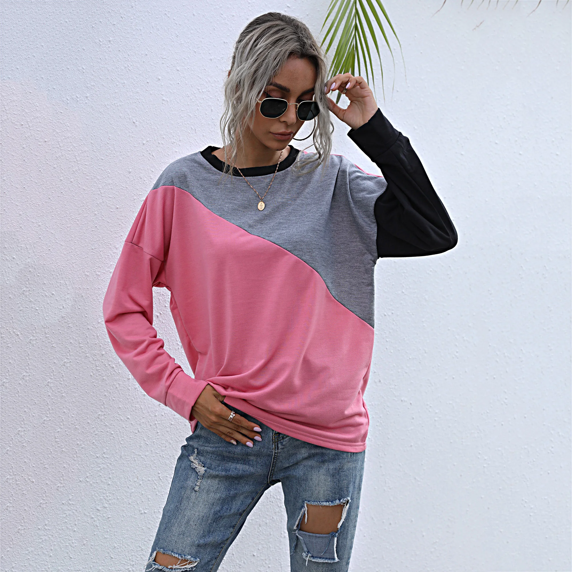 2020 autumn and winter new loose color matching trend retro European and American pink pullover round neck sweater women
2020 autumn and winter new loose color matching trend retro European and American pink pullover round neck sweater women