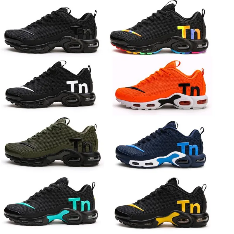 2020 Fashion New TN Plus Mens Running Shoes Male Pack Triple Black White Hombre Pack Rainbow Men Designer Shoes size 40-45 
2020 Fashion New TN Plus Mens Running Shoes Male Pack Triple Black White Hombre Pack Rainbow Men Designer Shoes size 40-45
