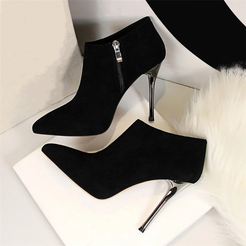 New Autumn Winter Boots European Fashion High Heel Boots Thin Heeled Ankle Boot Zipper Pointed Suede Sexy Women Shoes H8663-2
New Autumn Winter Boots European Fashion High Heel Boots Thin Heeled Ankle Boot Zipper Pointed Suede Sexy Women Shoes H8663-2